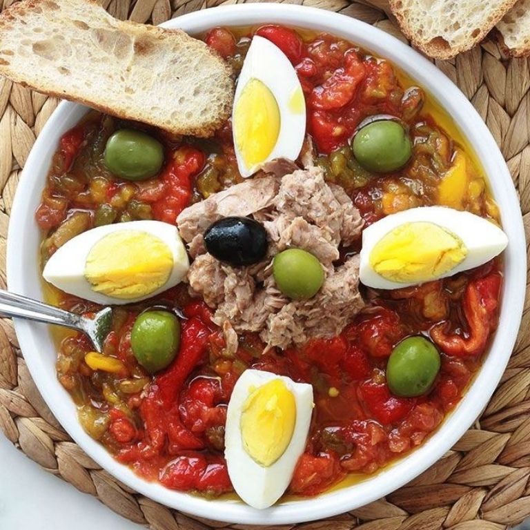 Yakelos Mechouia Salad – A Grilled Tunisian Classic
