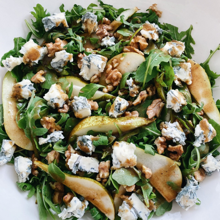 Yakelos Salad with pear, nuts and gorgonzola