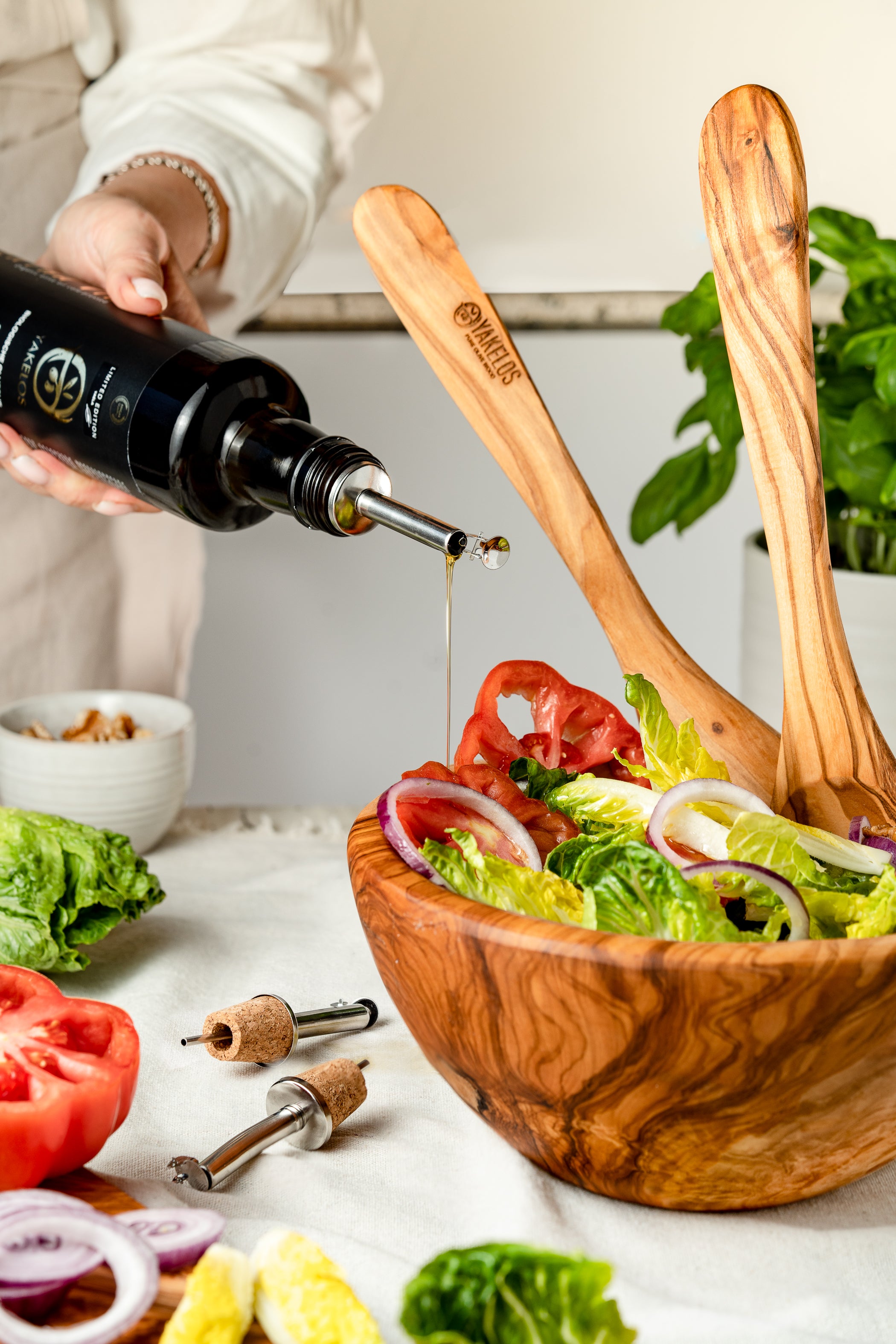 oil-pour-salad
